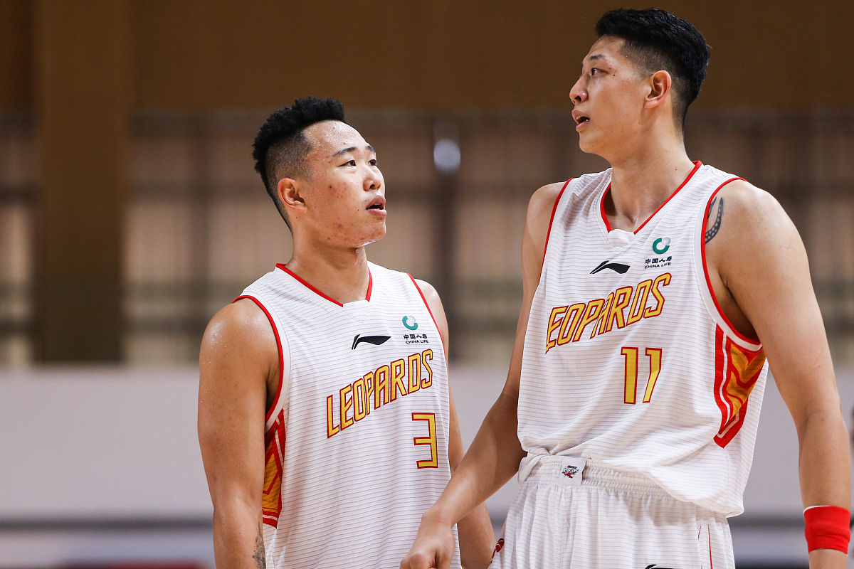 开云体育官网-从字母哥在中国队比赛中关键助攻到清晨丹佛掘金完成体检，浙江稠州赛前复出首秀